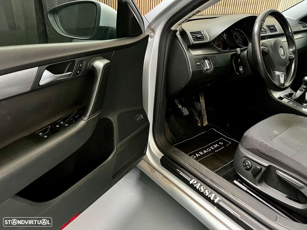 VW Passat 1.6 TDI Confortline - 8