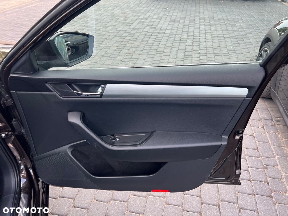 Skoda Superb 1.6 TDI GreenLine - 25