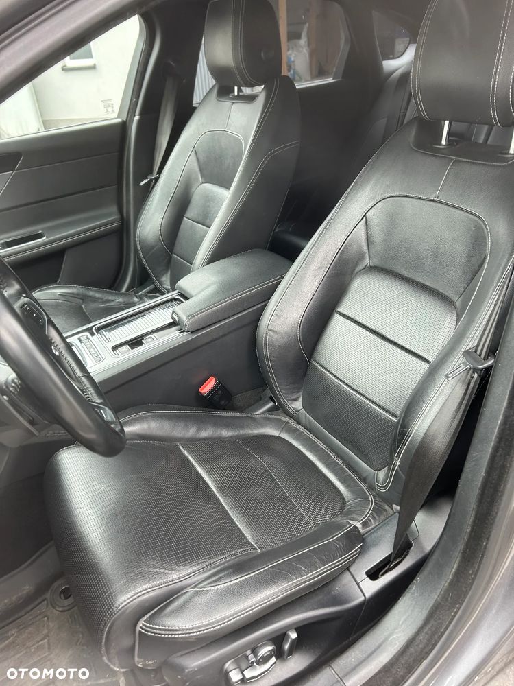 Jaguar XF 20d AWD R-Sport - 15