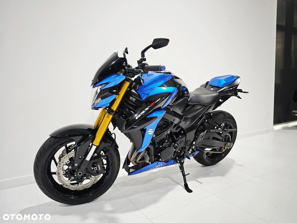 Suzuki GSX - 16