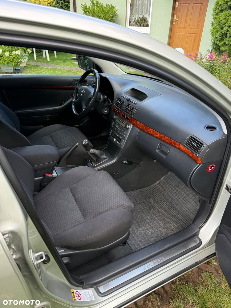Toyota Avensis 1.8 VVT-i Sol - 18