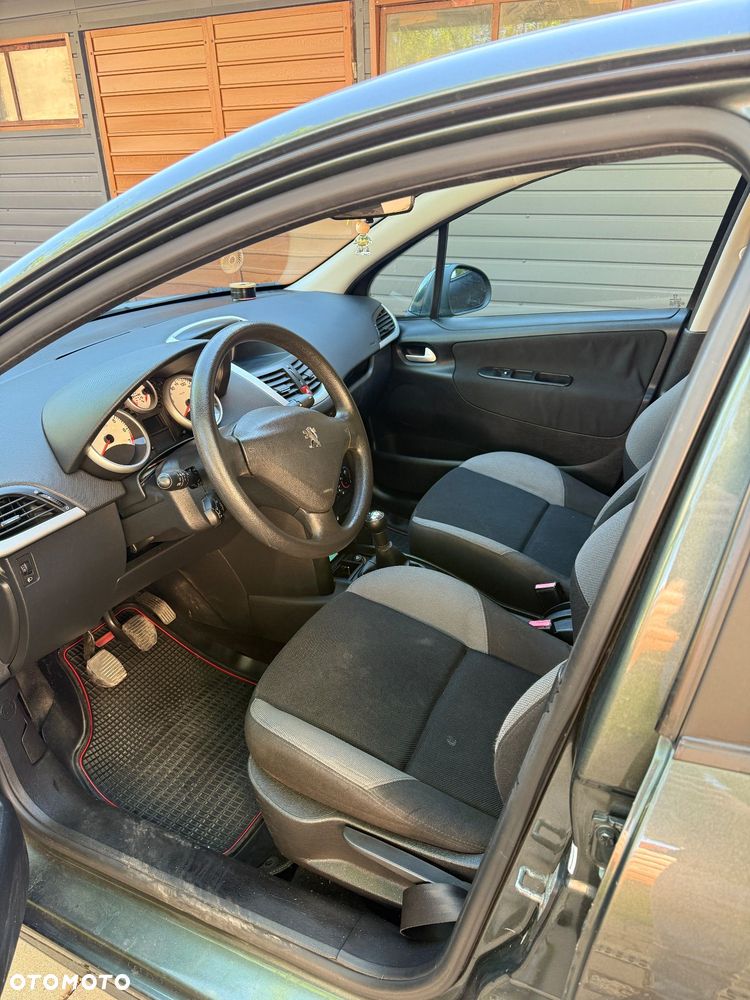 Peugeot 207 1.4 - 10