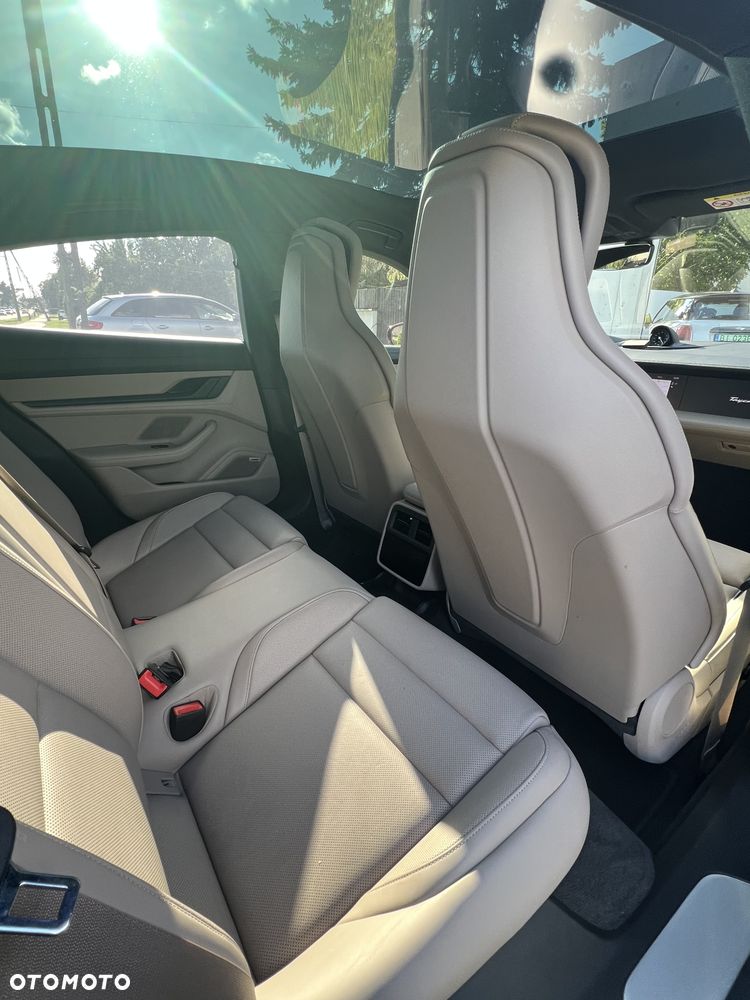 Porsche Taycan Performance Plus - 6