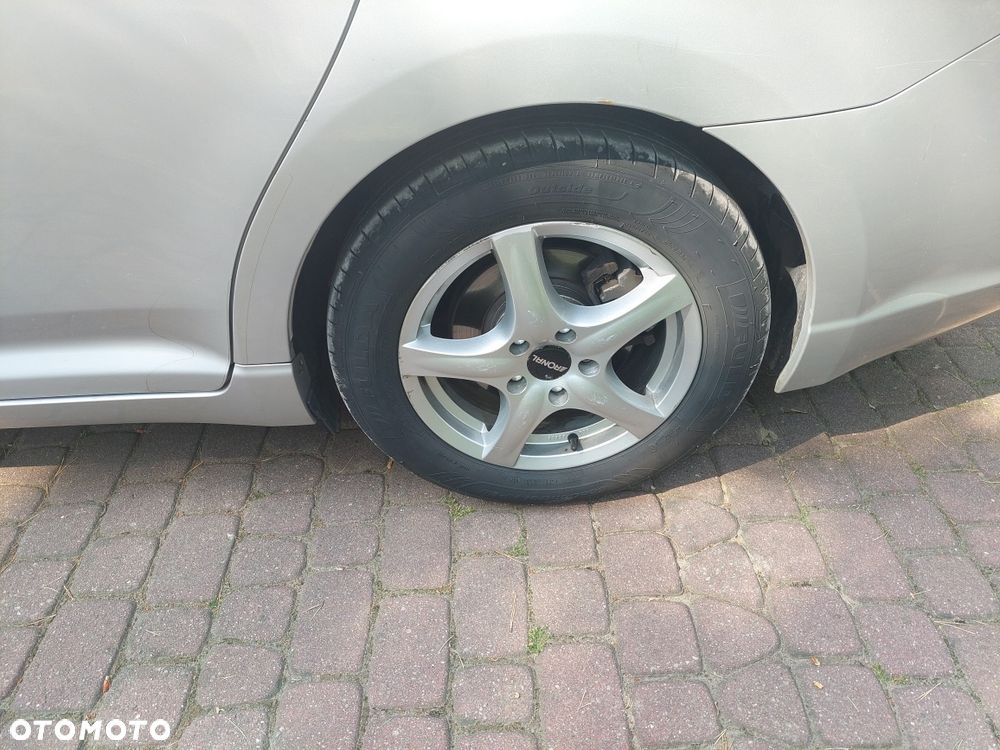 Toyota Avensis - 6