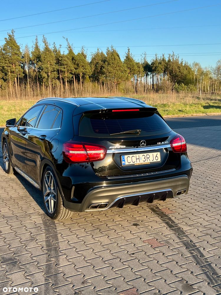 Mercedes-Benz GLA - 12