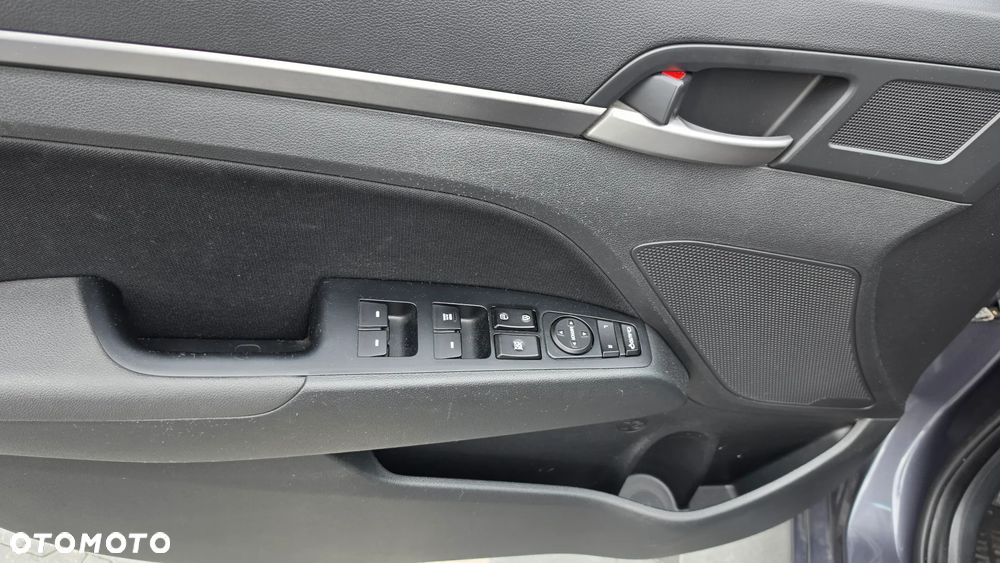 Hyundai Elantra 1.6 Style - 31