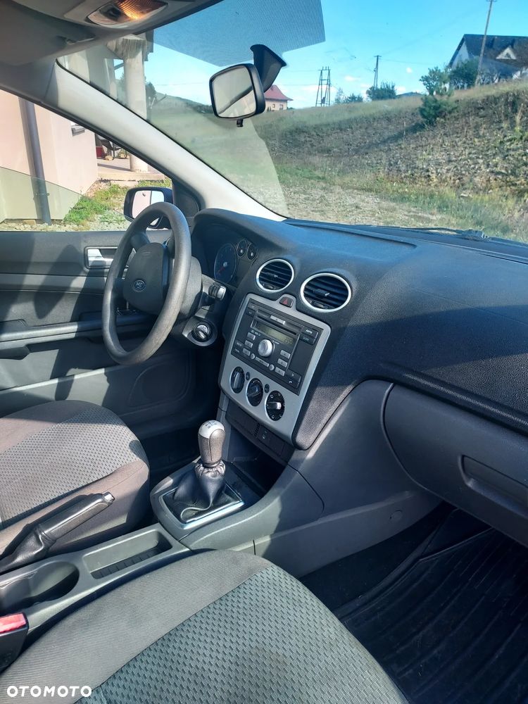 Ford Focus 1.6 Ambiente - 4