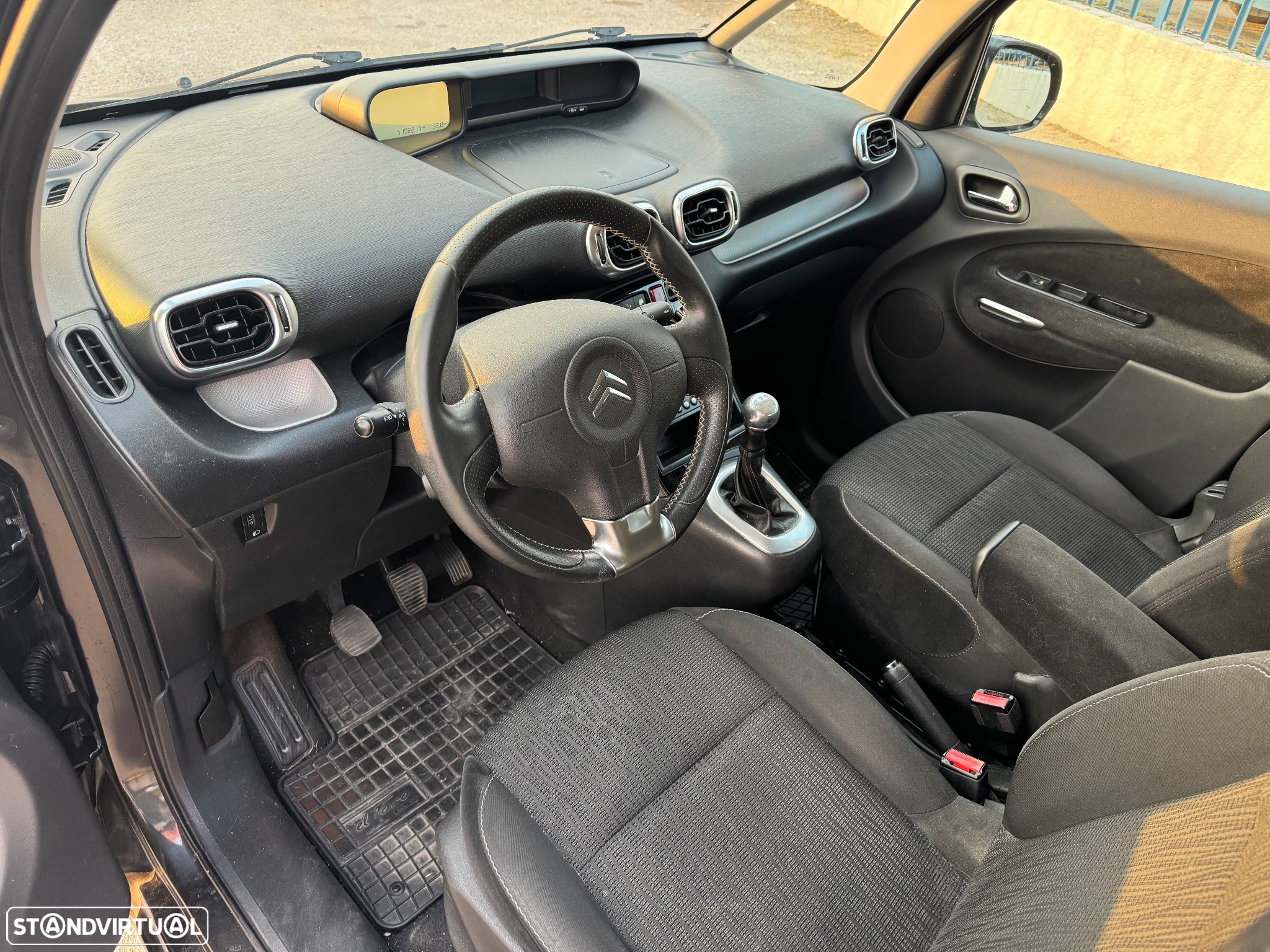 Citroën C3 Picasso 1.6 HDi Exclusive Airdream - 9
