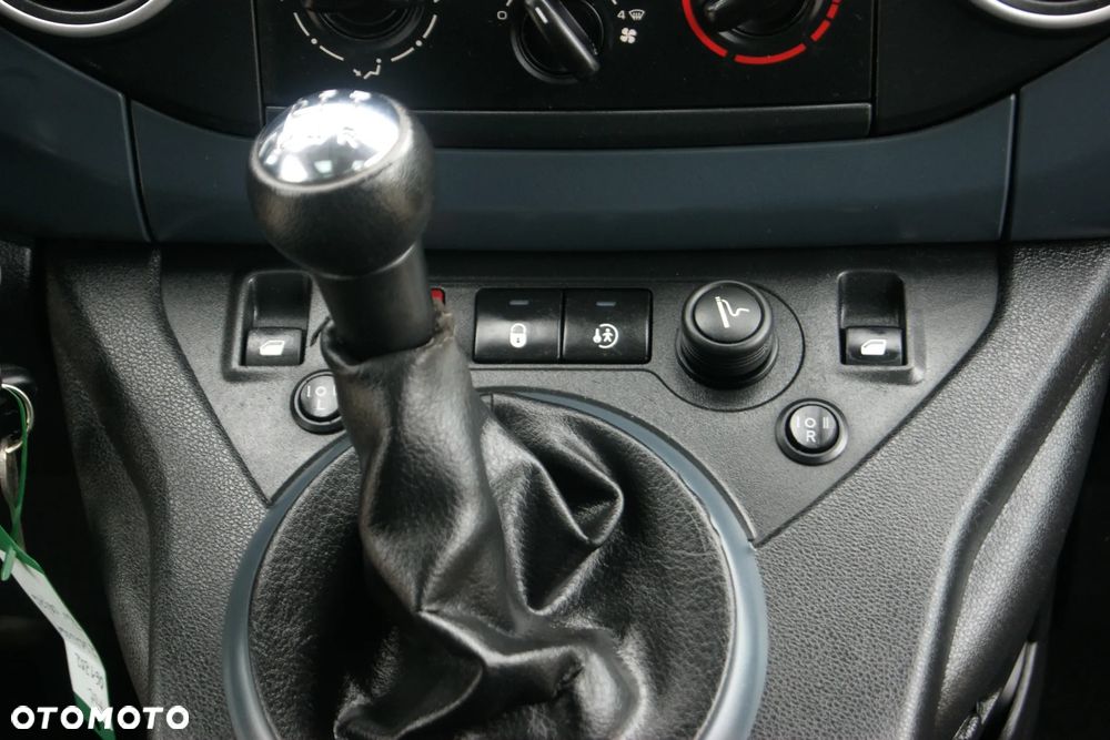 Peugeot Partner 110 Tendance mit Familien-Paket - 31