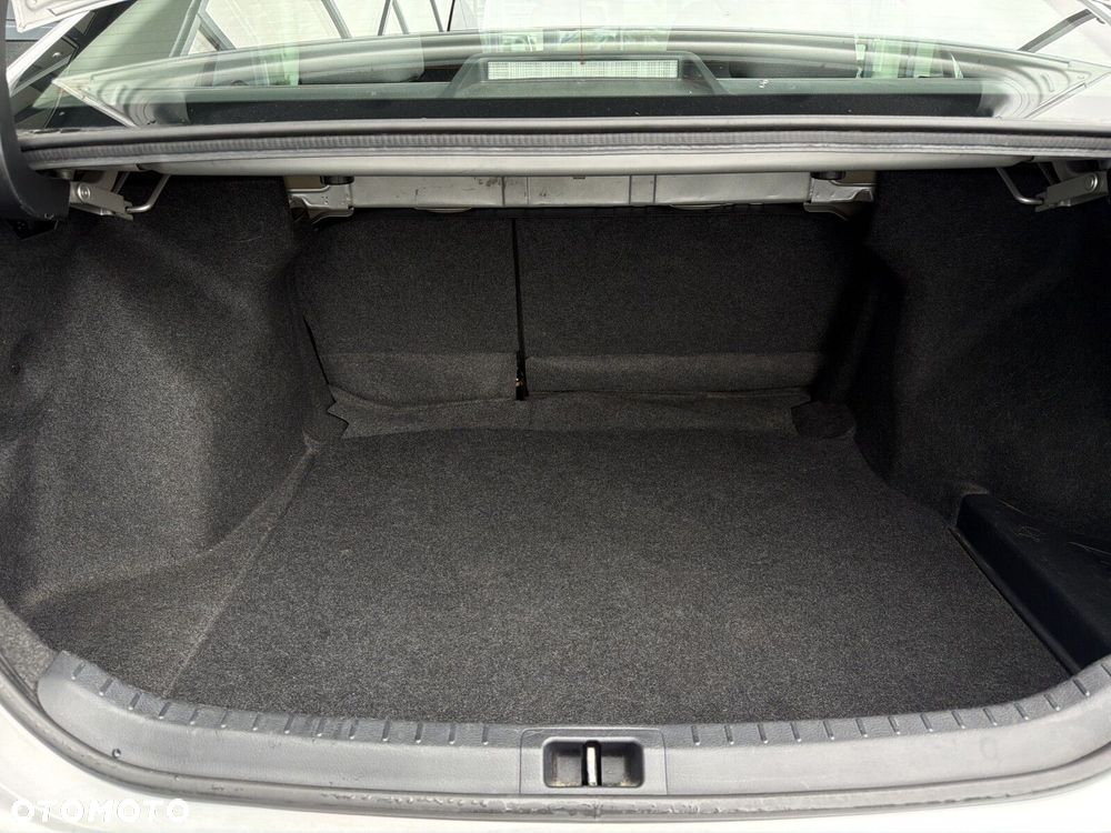 Toyota Corolla 1.6 Comfort - 25