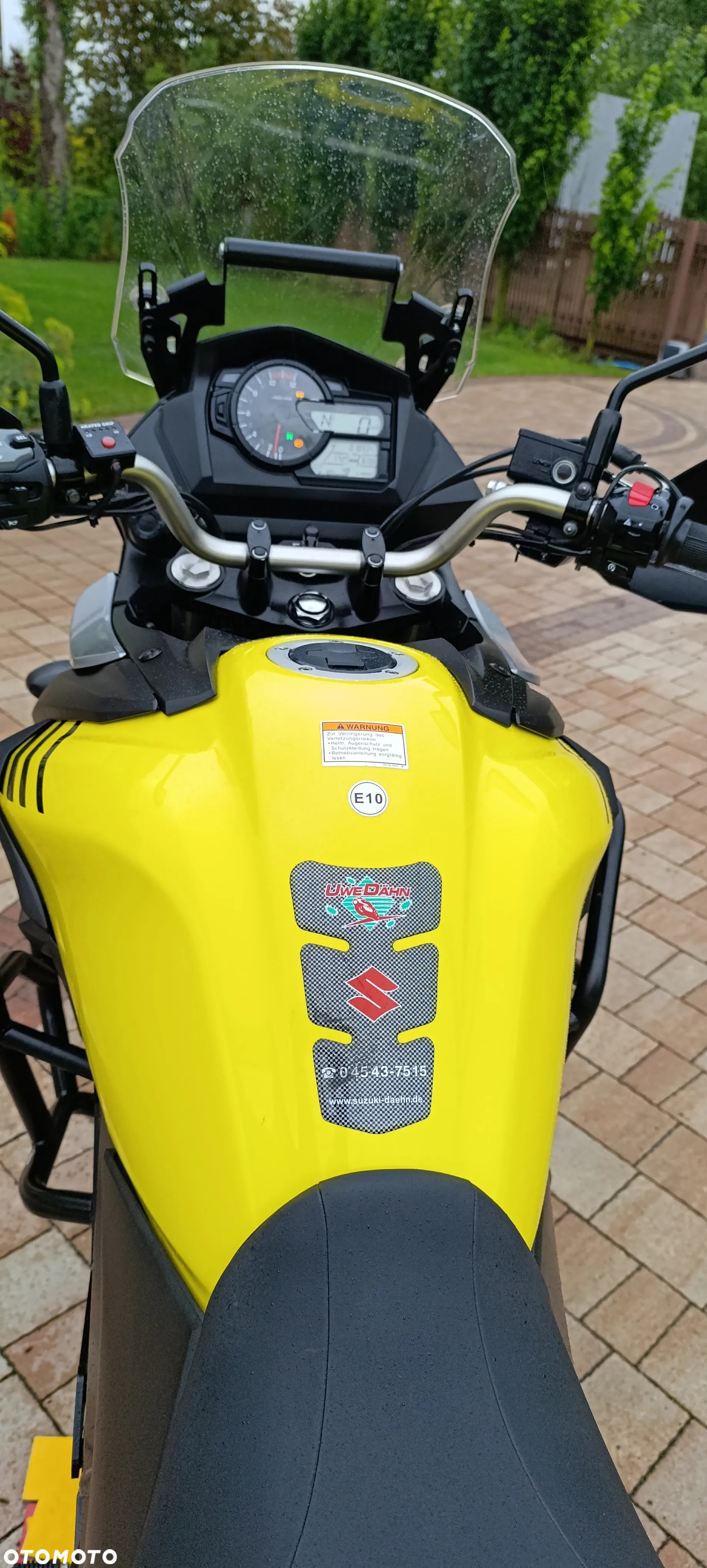 Suzuki V-STROM - 10
