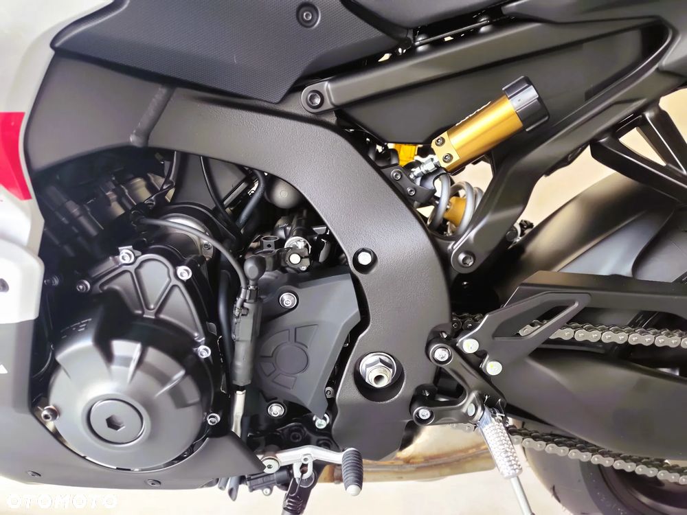 Yamaha R9 - 6