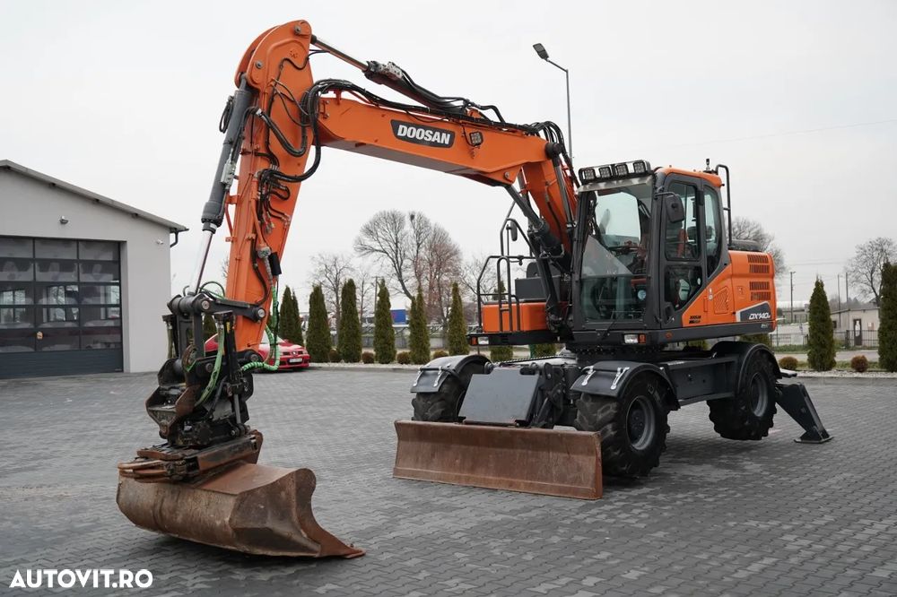 Doosan DX 140W / EXCAVATOR PE ROȚI / JOYSTICK / POWERTILT SWIVEL / 2019 / - 1