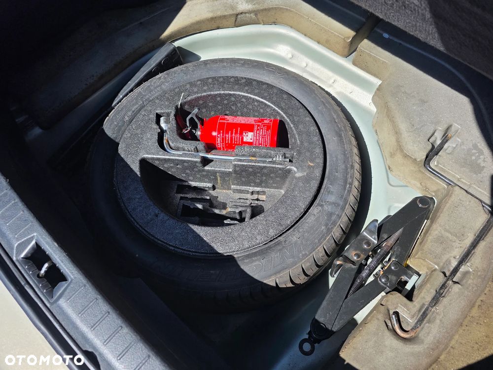 Toyota Avensis 2.0 VVT-i Sol - 30