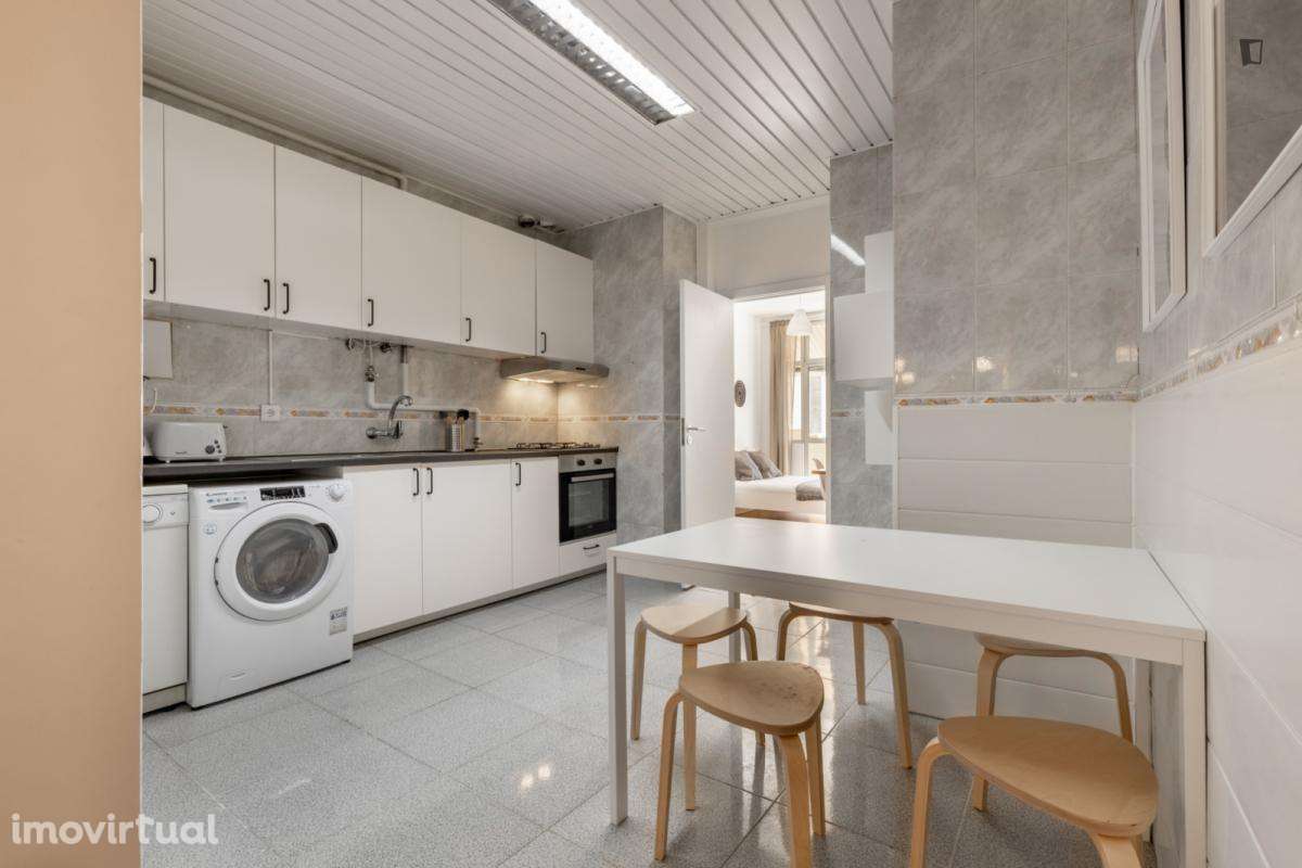 Quarto - localizado em Santos Lisbon - Grande imagem: 5/13