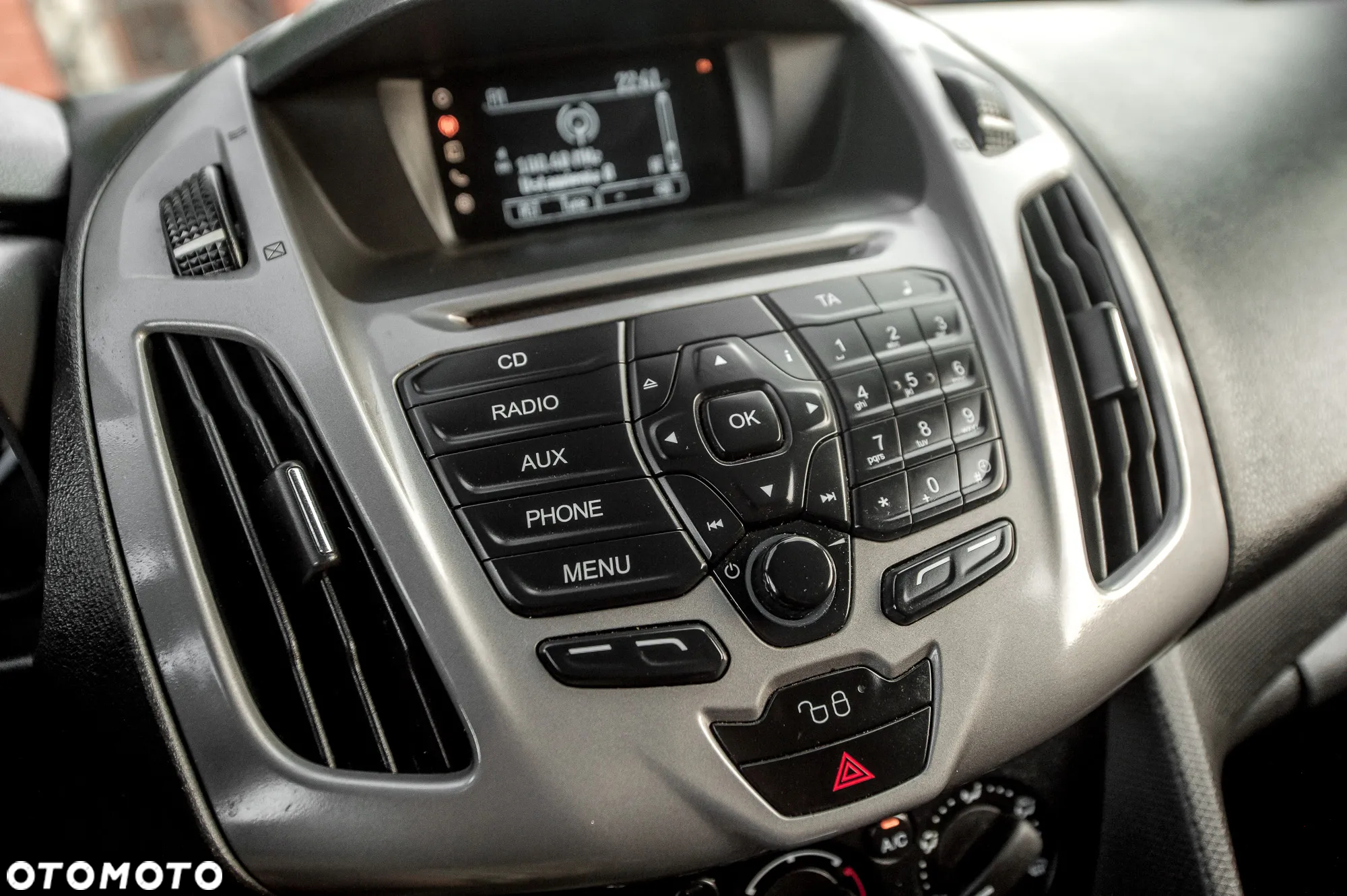 Ford Tourneo Connect 1.5 TDCi Start-Stop Titanium - 24