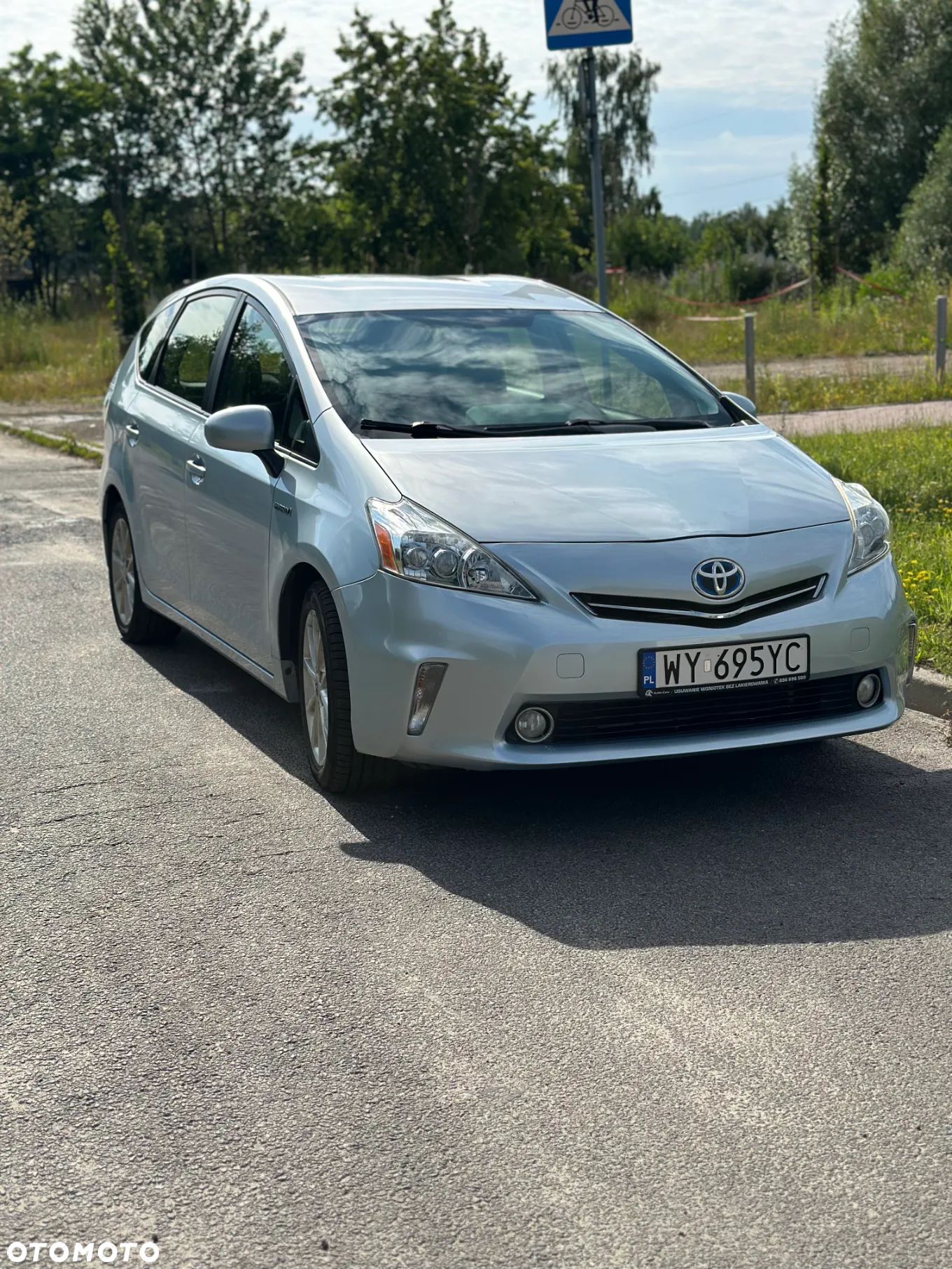 Toyota Prius+ (Hybrid) - 1
