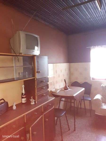 Vende-se Casa com anexos em Vilar Seco, concelho de Mogadouro. - Grande imagem: 4/8