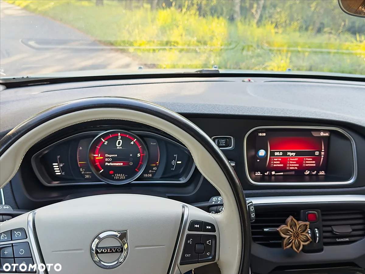 Volvo V40 D2 Drive-E Momentum - 9