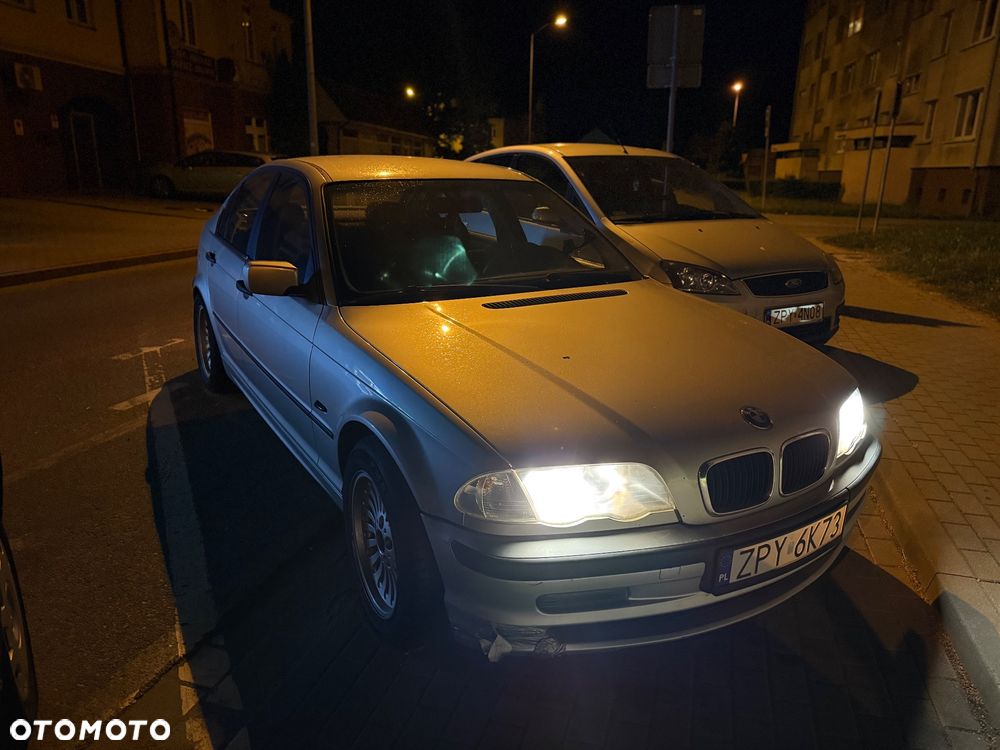 BMW Seria 3 318i - 5