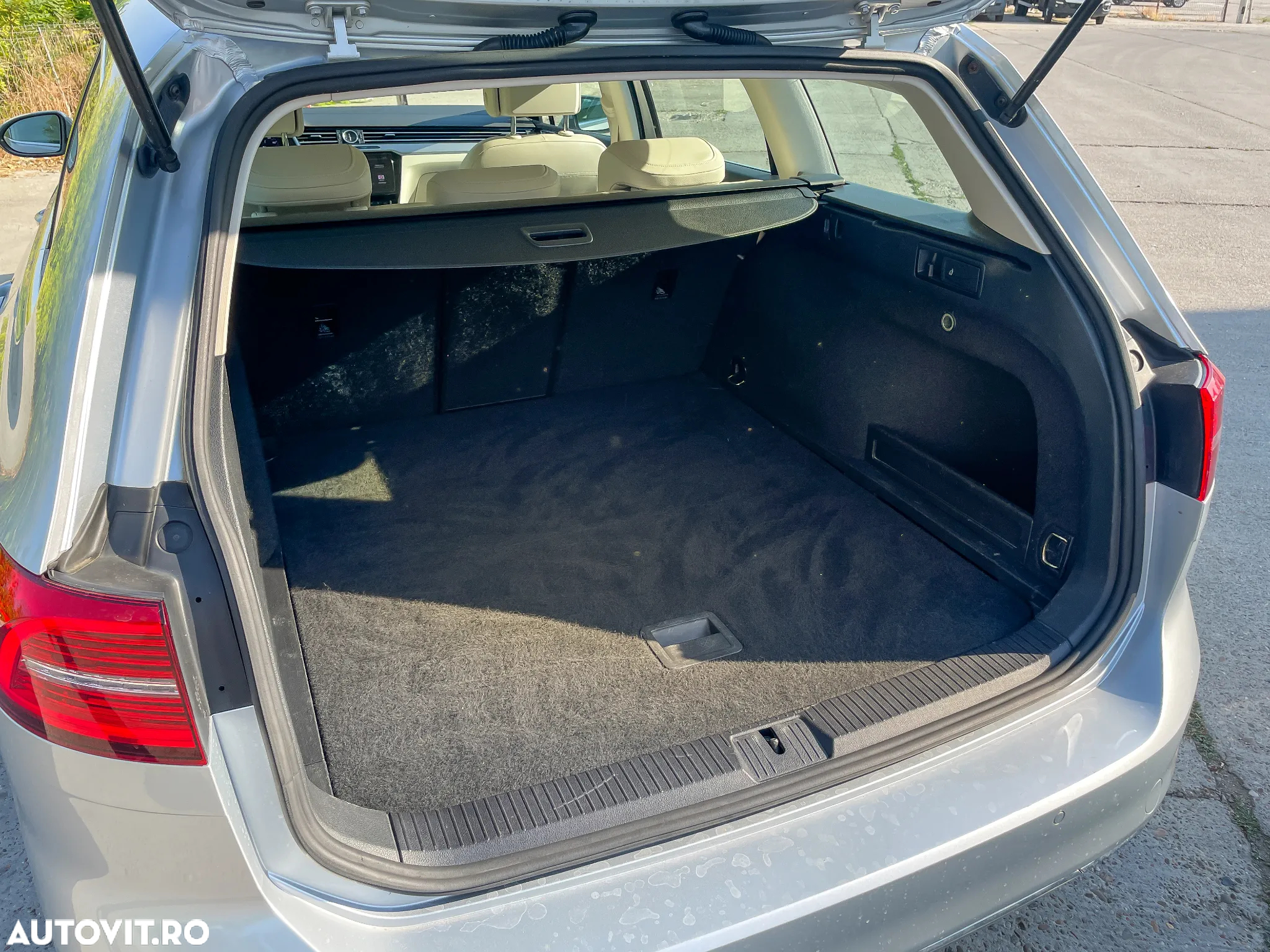 Volkswagen Passat Variant 2.0 TDI DSG Highline - 25