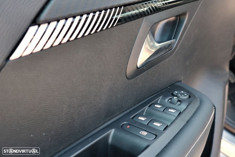 Peugeot 208 1.2 PureTech Allure - 15