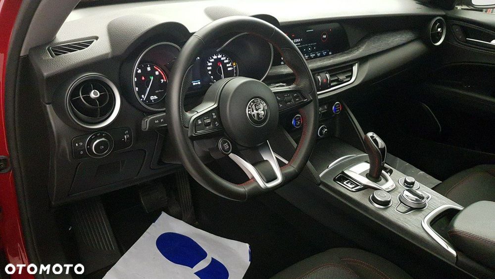 Alfa Romeo Stelvio - 12
