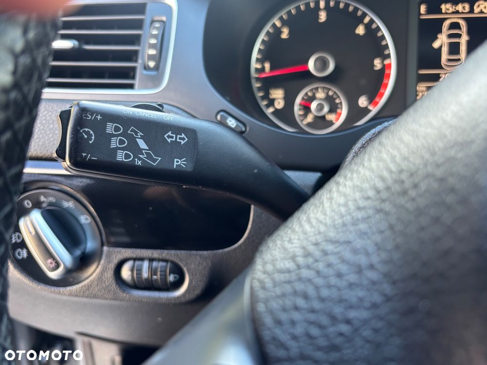 Volkswagen Jetta 1.6 TDI DPF Highline - 28