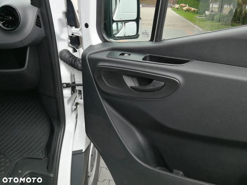 Mercedes-Benz Sprinter - 15