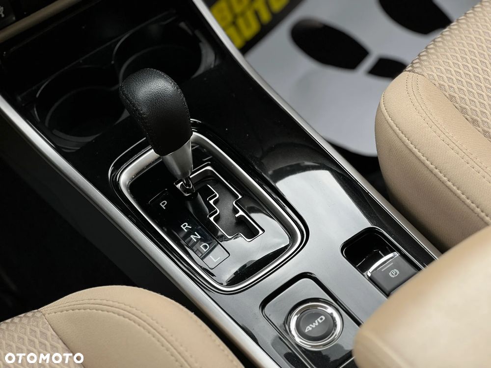 Mitsubishi Outlander - 23