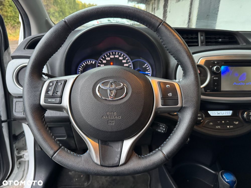 Toyota Yaris Hybrid 100 Premium - 9