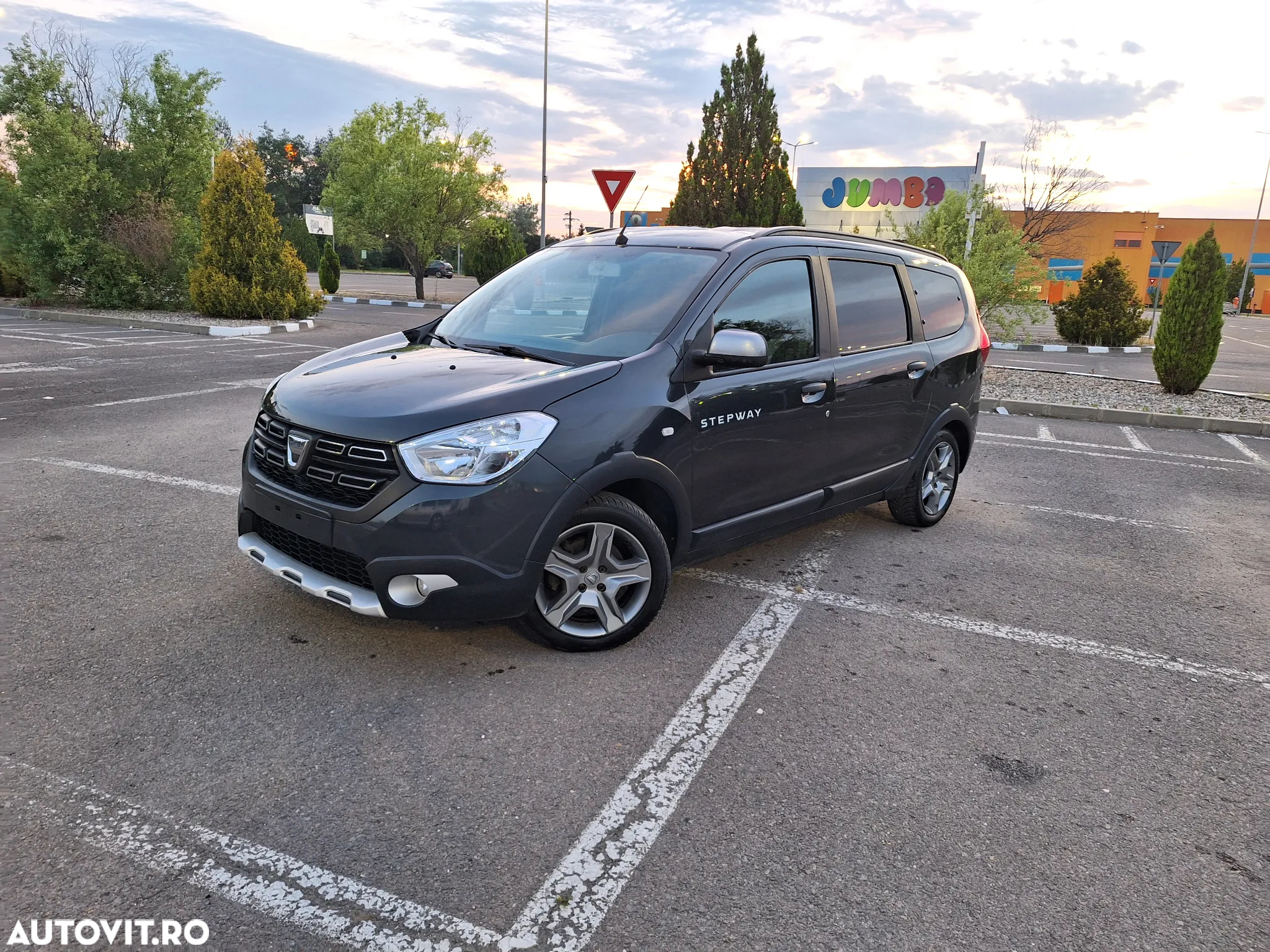 Dacia Lodgy dCi 110 Stepway - 22