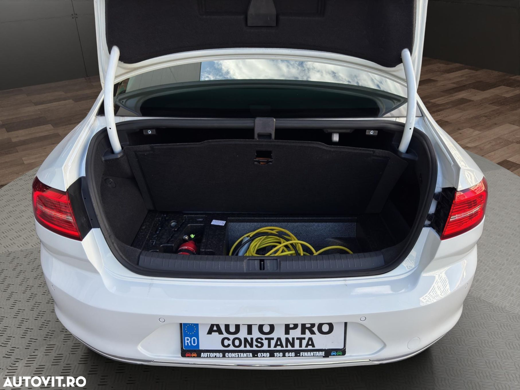 Volkswagen Passat - 19