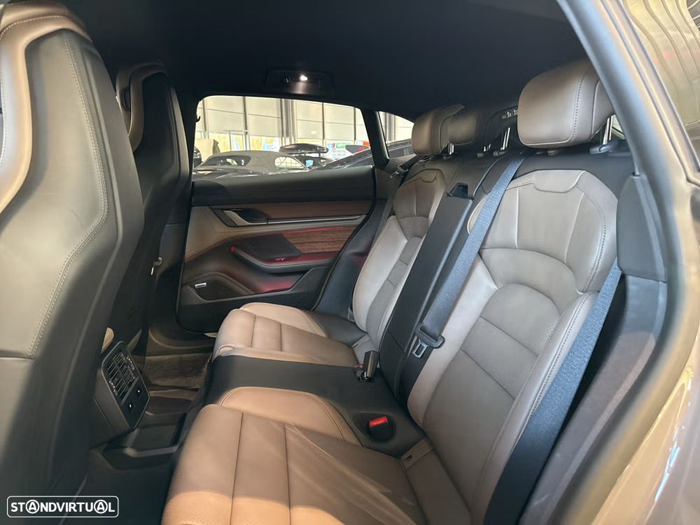 Porsche Taycan Cross Turismo 4S - 29