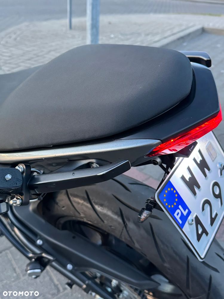 Kawasaki ER - 12