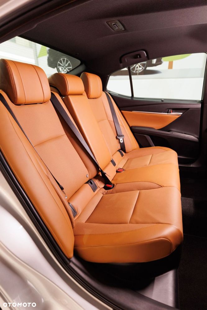 Toyota Camry - 22