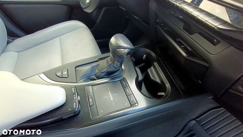 Lexus UX 250h Luxury Line - 17