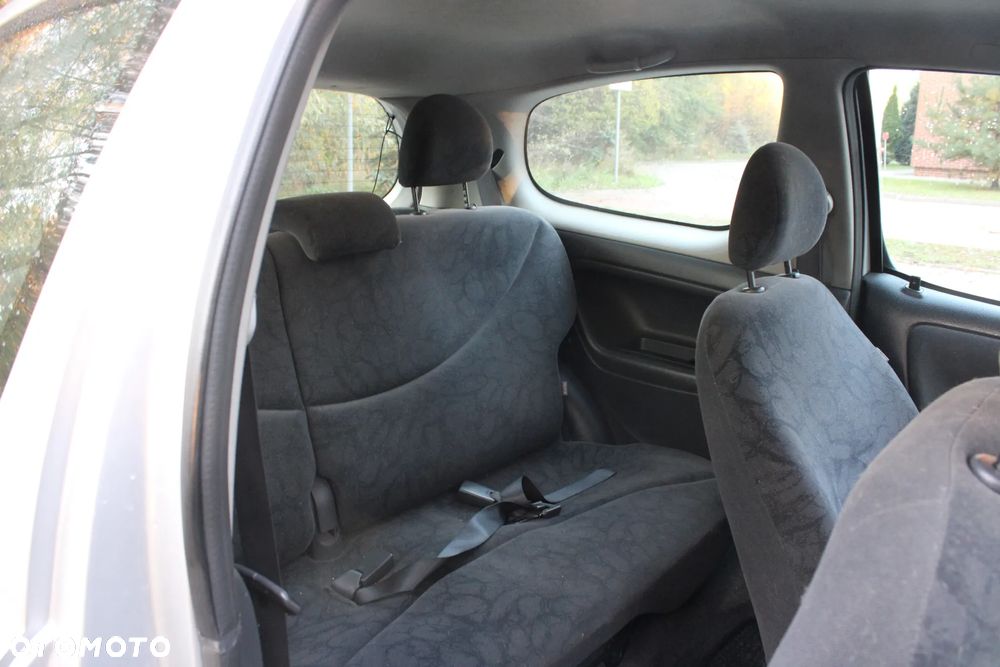 Toyota Yaris - 16