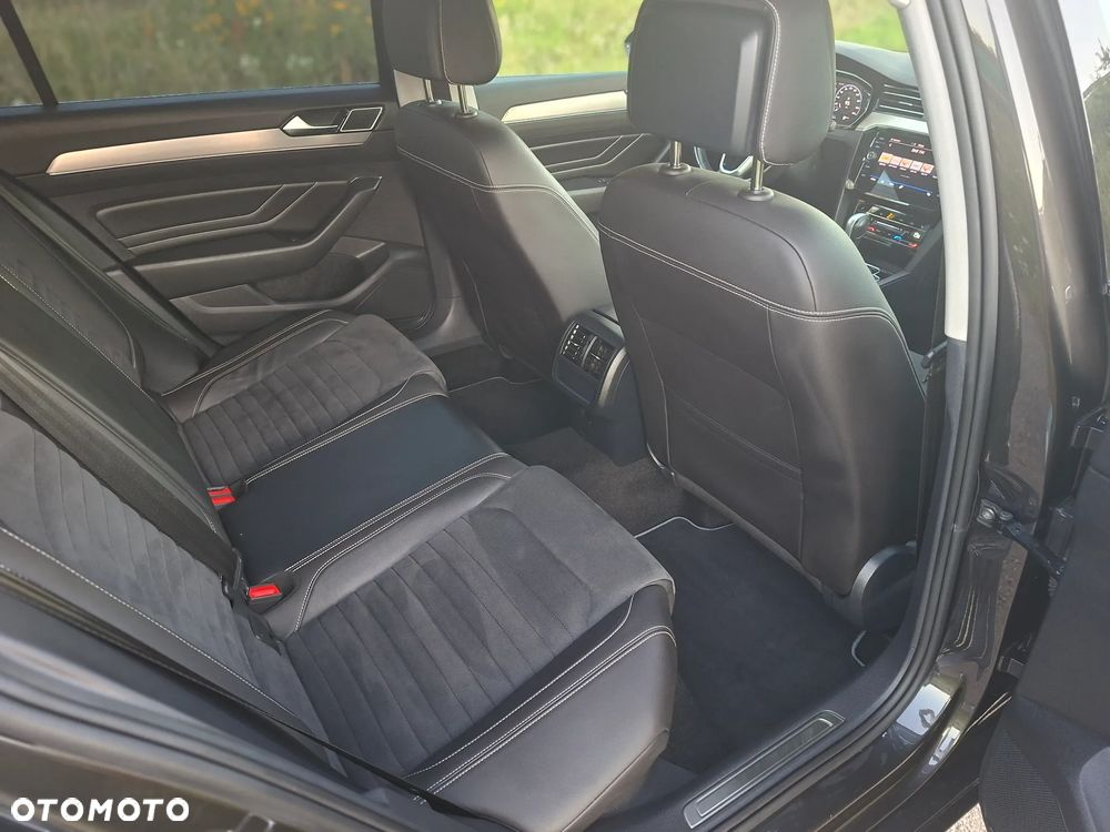 Volkswagen Passat 2.0 TDI Elegance DSG - 23
