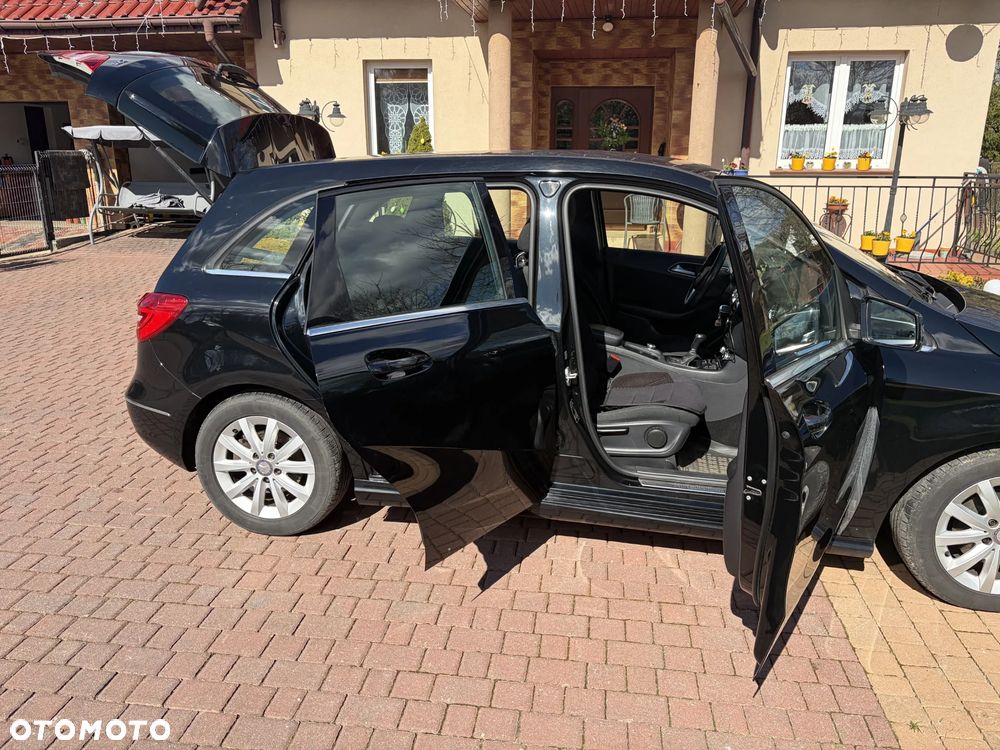 Mercedes-Benz Klasa B 180 d Edition - 15