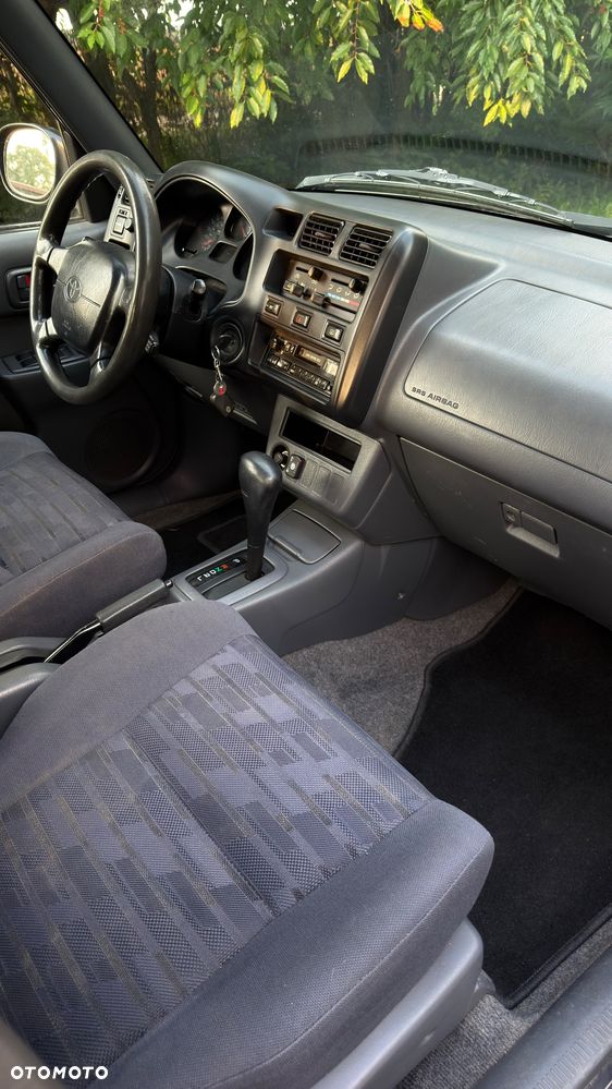Toyota RAV4 2.0 - 7
