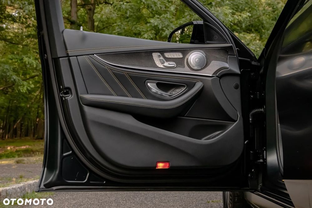 Mercedes-Benz Klasa E 300 9G-TRONIC AMG Line - 18
