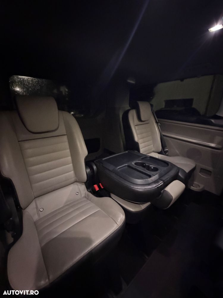 Ford Tourneo Custom - 32