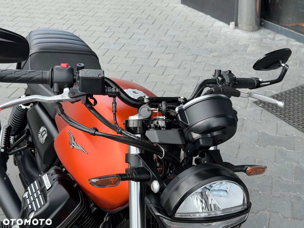 Moto Guzzi V7 - 25
