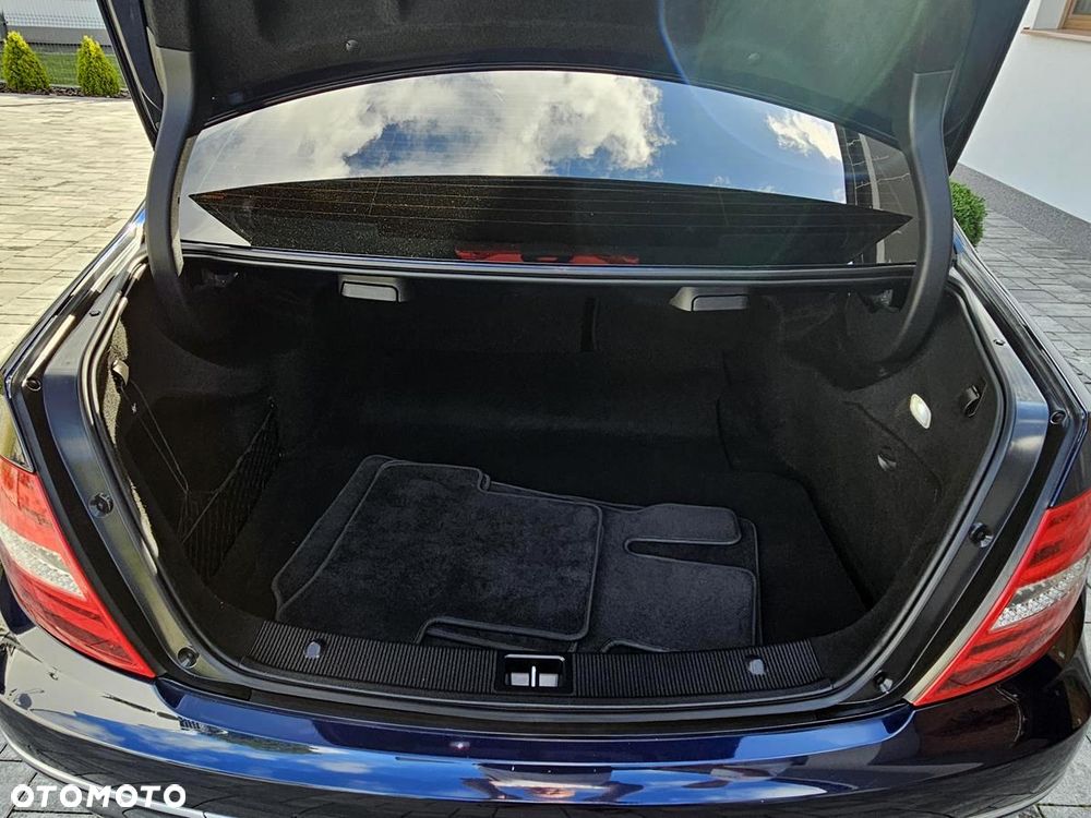 Mercedes-Benz Klasa C 180 CGI BlueEFFICIENCY Avantgarde - 25