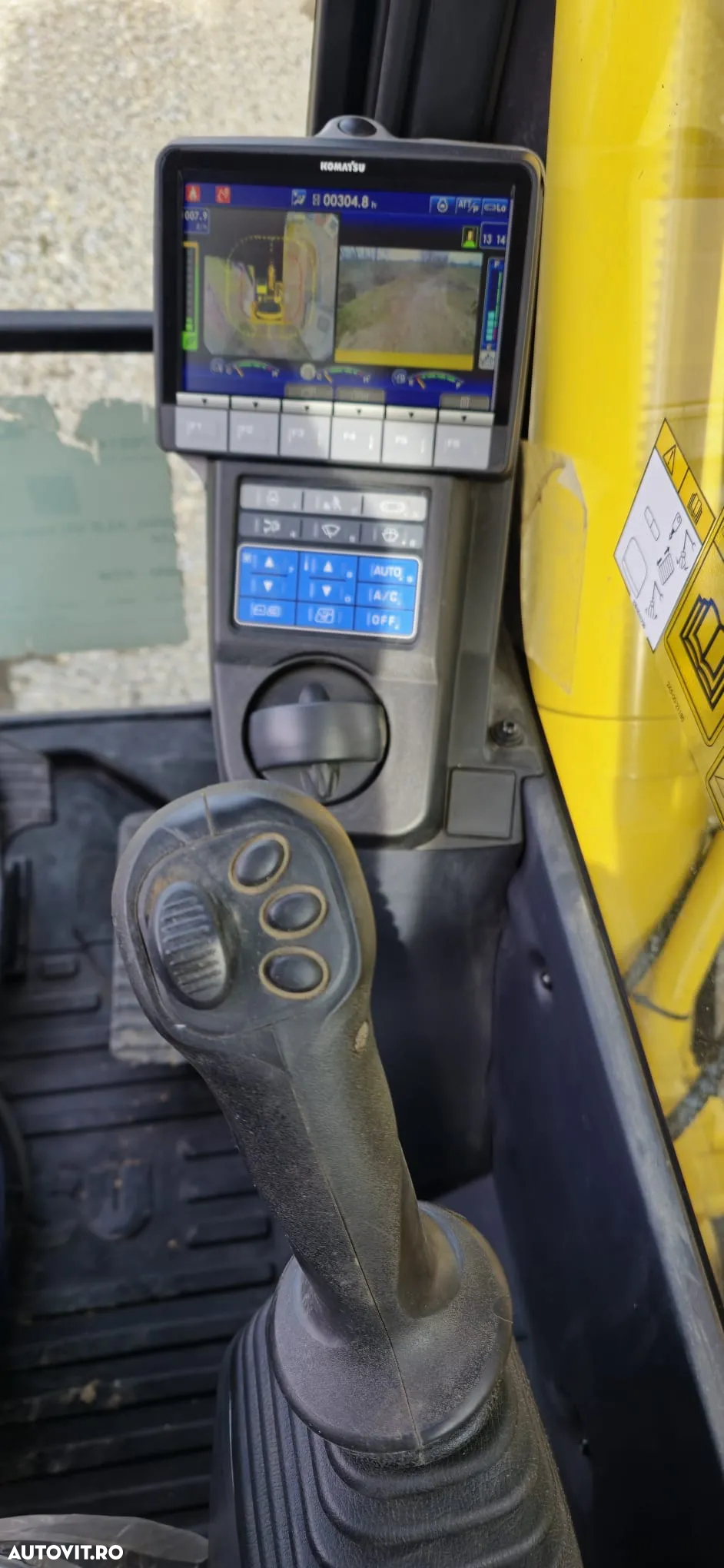 Komatsu PC210LC - 16