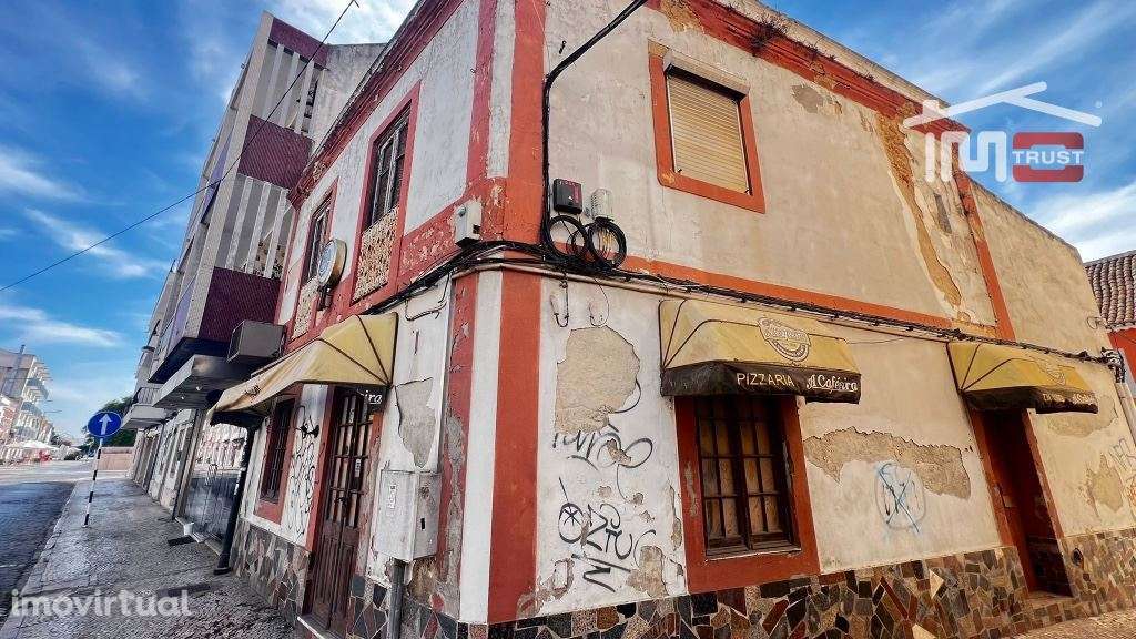 Prédio Habitacional Rés-do-Chão e 1º andar no Centro do Montijo - P... - Grande imagem: 3/28