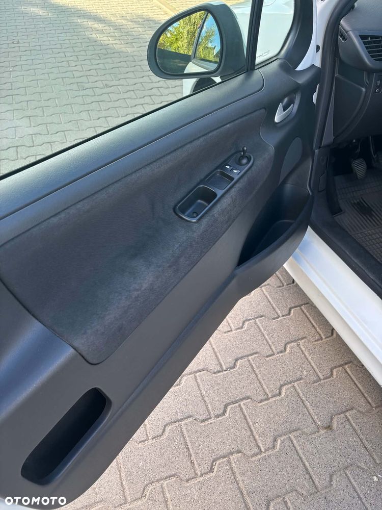 Peugeot 207 - 8