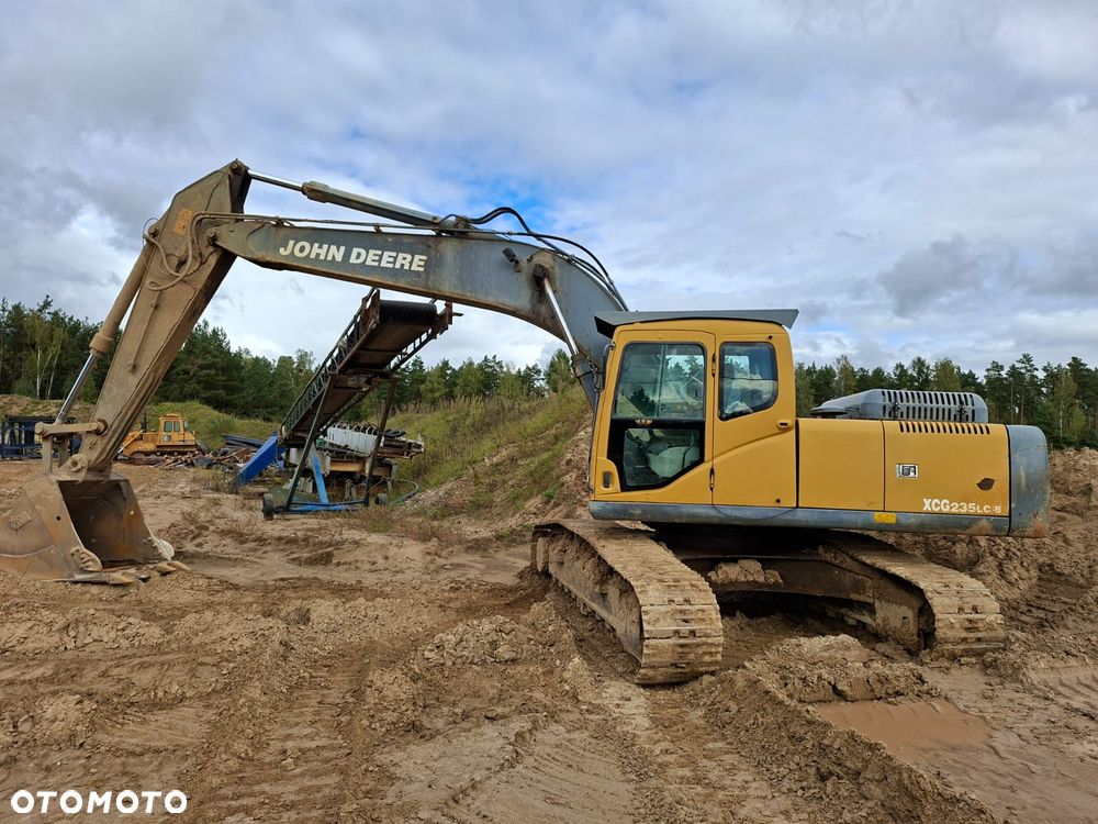 John Deere XCG235LC-8 - 1