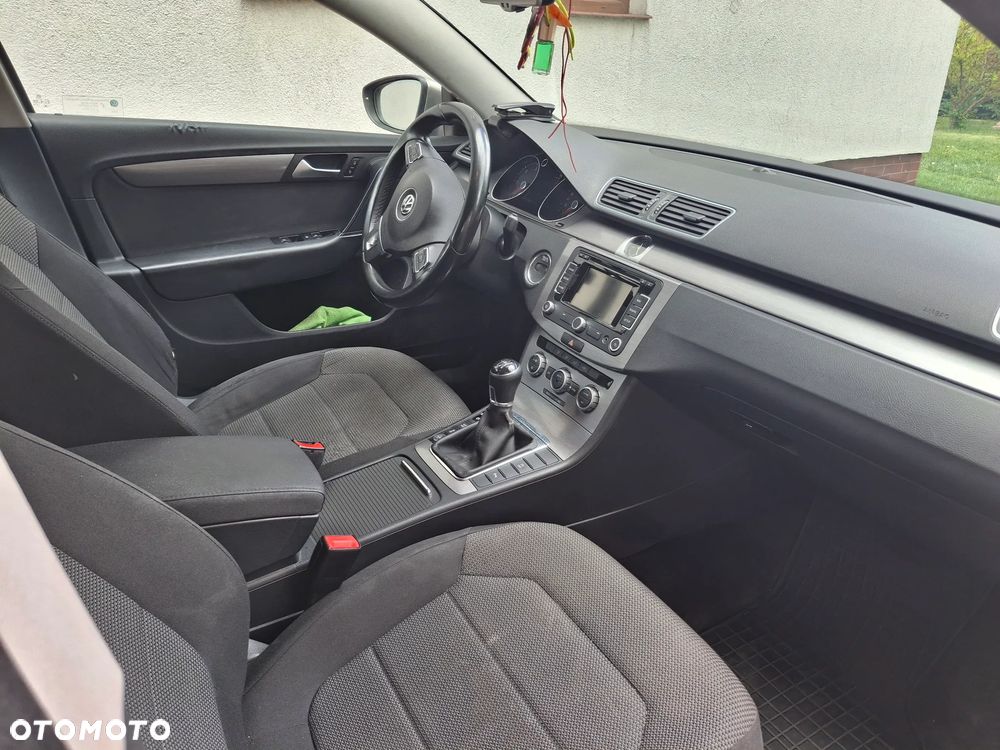 Volkswagen Passat 2.0 TDI Comfortline - 10